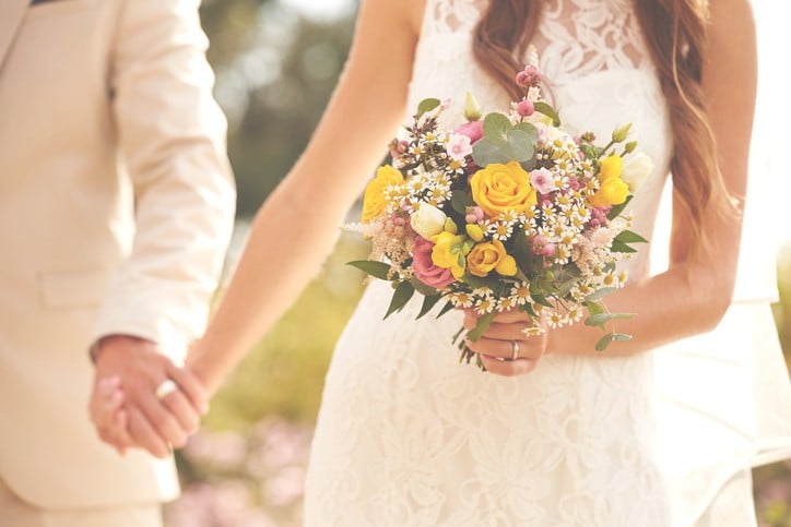 遠方の友達に結婚祝いを贈るなら。すぐに贈れる素敵ギフトを選んで祝福しよう。