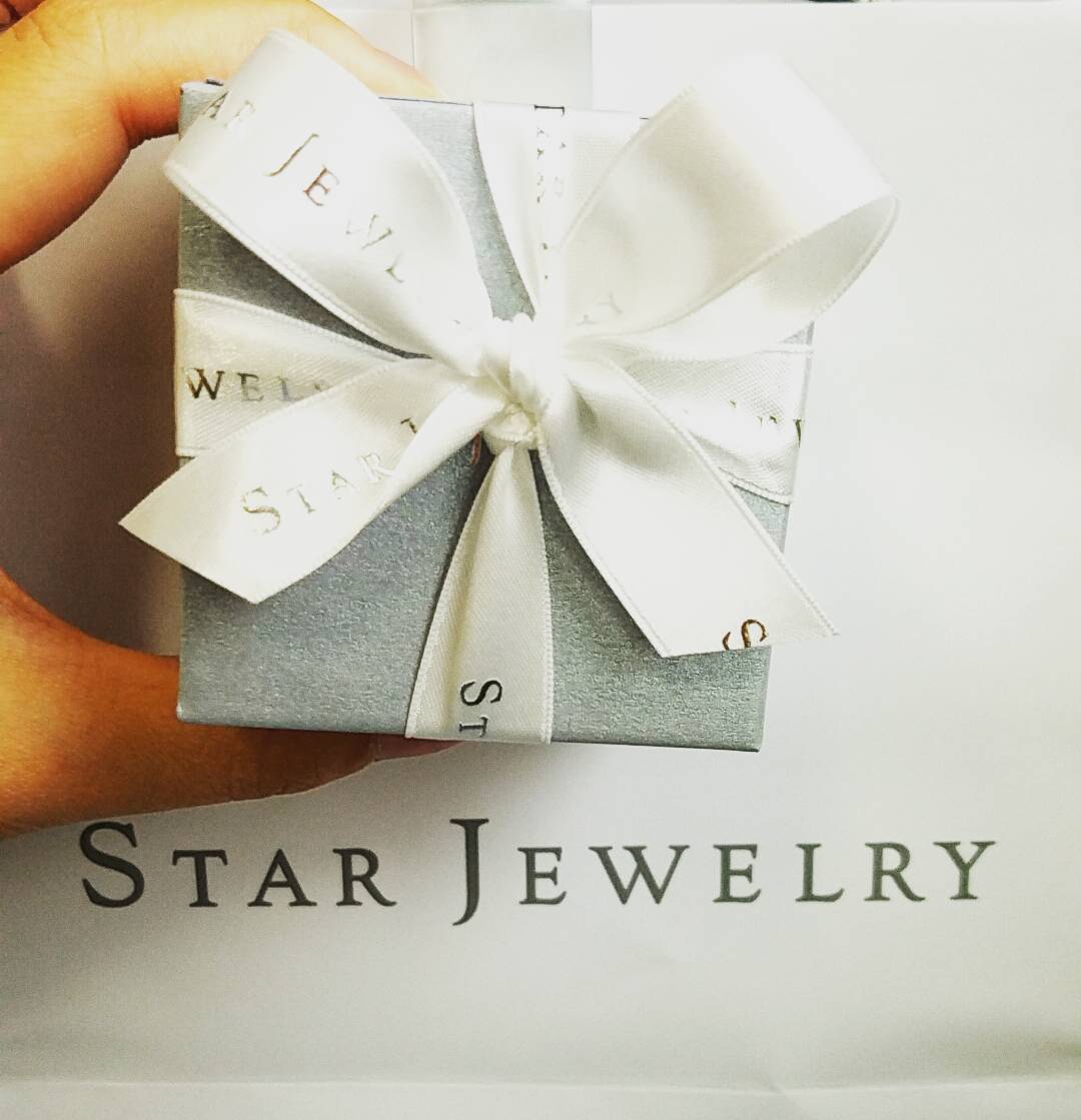 STAR JEWELRY のジュエリーで、彼女に自信と輝きをプレゼント | Anny