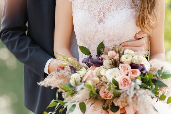 結婚祝いのお花プレゼント特集。人気ギフトと花言葉・意味を紹介