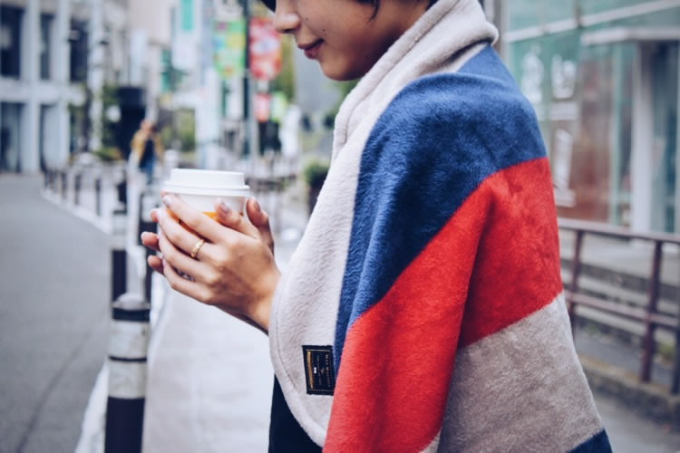 寒さに負けないように。あの人を柔く包む、ぬくもりブランケットをプレゼントに。