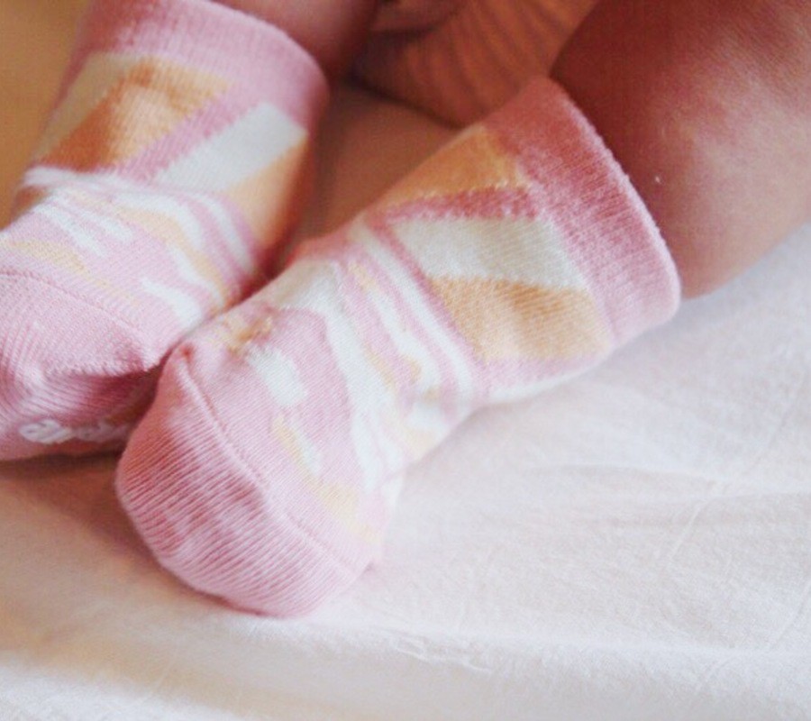 出産祝いに靴下をプレゼント。赤ちゃんとママへ贈りたい、必見