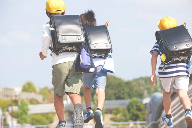 小学生の男の子に人気のクリスマスプレゼント特集！学年別におすすめギフトを紹介！