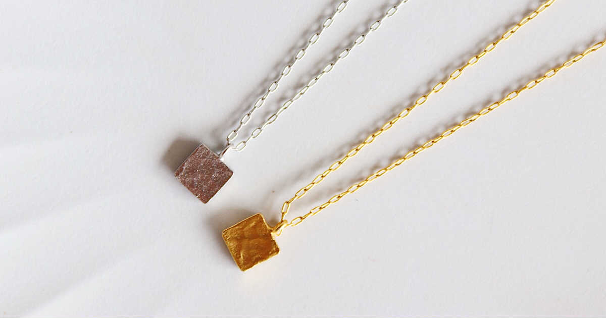 Lanterna Tiny Square Necklaceのプレゼント・ギフト通販