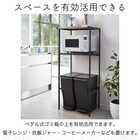 ペダル式のゴミ箱の上を有効活用できるラック
