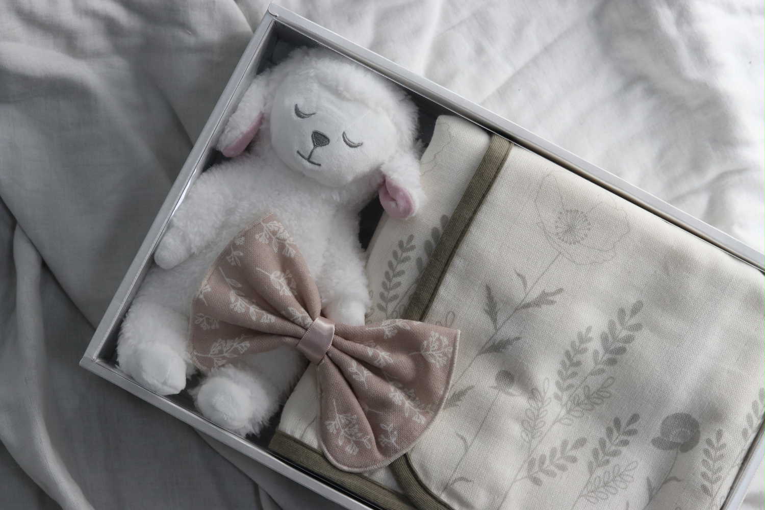 ひつじのぬいぐるみと選べるブランケットのセット
