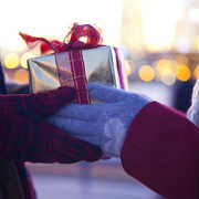 【LINE相談企画】一世一代のクリスマス。あの人にぴったりのプレゼントって何？