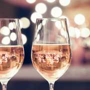 シャンパンのプレゼントは女性に人気。恋のお酒の意味をもつロマンティックギフト