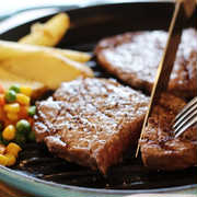 予算1万円の内祝いに選ぶ肉ギフト。高級感たっぷりで喜ばれること間違いなし!