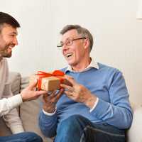 70代男性がもらって嬉しい誕生日プレゼント32選|年配男性が喜ぶおすすめ人気ギフト