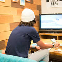 気分はハリウッドセレブ。彼をおしゃれに魅せる西海岸風ファッションをプレゼントに