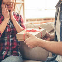 【2023】妻に贈るクリスマスプレゼントランキング!嫁・奥さんが喜ぶギフトは?