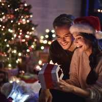 旦那が喜ぶクリスマスプレゼント【2023】夫に贈る、予算別人気ギフト特集