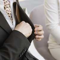 ネクタイのプレゼントおすすめブランド5選！彼氏に贈る予算・選び方は？