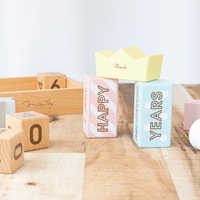 赤ちゃんが楽しんで遊べる！出産祝いにぴったりな積み木のおもちゃ特集