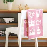 出産祝いにおすすめのベビー雑貨15選|おくるみや食器などもらって嬉しい品勢揃い!