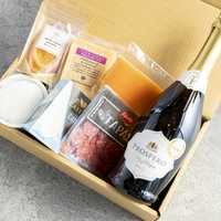 両親の還暦祝いに贈りたいギフト特集。確認しておきたいタイミングややることとは。