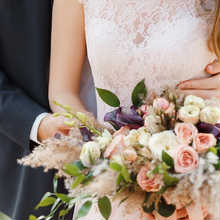 結婚祝いのお花プレゼント特集。人気ギフトと花言葉・意味を紹介