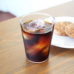THE GLASS SHORT