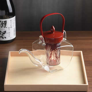 江戸切子 ガラス製ちろり 朱 箱盆付き  チロリ 日本製 冷酒 徳利 氷 ポケット 耐熱ガラス ピッチャー 熱燗 ぬる燗 酒好き