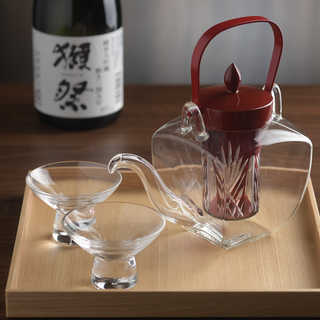 江戸切子 ガラス製ちろり 朱 盃揃い 箱盆付き  チロリ 日本製 冷酒 徳利 氷 ポケット 耐熱ガラス ピッチャー 熱燗 ぬる燗 酒好き