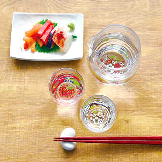 酒グラスコレクション 日本酒器3点セット 片口1個+盃2個 底面紅白梅柄  日本製 おしゃれ お祝い 結婚 新築