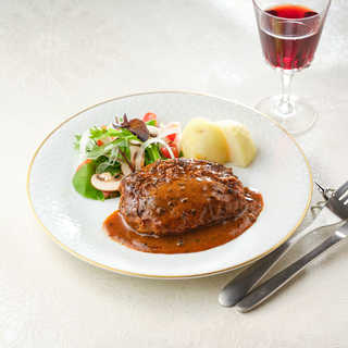 ＡＭＯＵＲ　後藤祐輔シェフ監修　黒トリュフデミソースハンバーグ［５個］