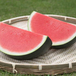 山形県産　種なしスイカ　ブラックジャック［１玉］