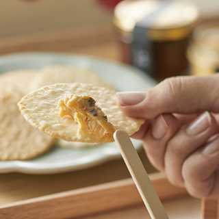 チーズいぶりがっことあんバターのディップ煎餅