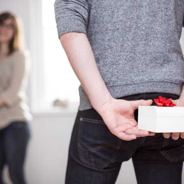 【結婚記念日プレゼント】夫婦の絆が深くなるおすすめなアイテム15選