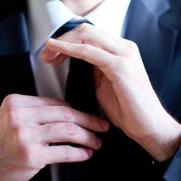 就職祝いに贈るネクタイ特集。ネクタイの選び方や人気ブランドの紹介