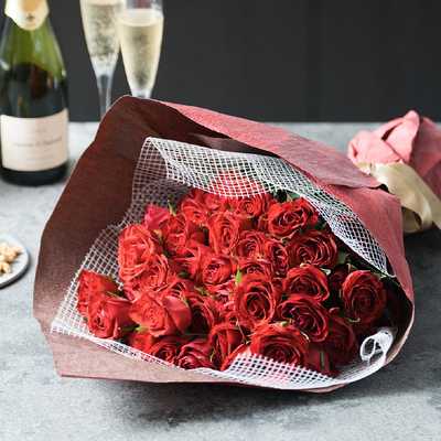 4年目の結婚記念日「花婚式」に贈りたくなる、人気のプレゼント特集！