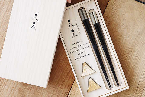 丸八夫婦箸&箸置きセット/黒漆金糸