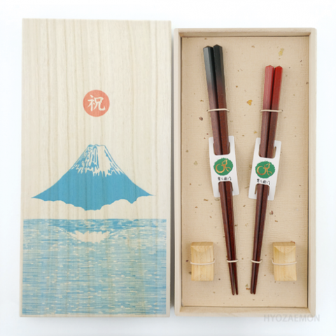 富士山桐箱（五稜郭黒赤セット箸置き付き）