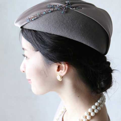 煌めくビジューのエレガントベレー帽
