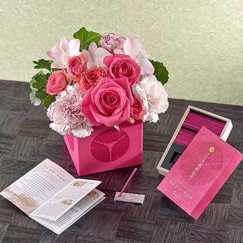 日本香堂「大江戸香 花街牡丹」とアレンジメントのセット