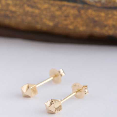K10 スクエアカット スタッドピアス