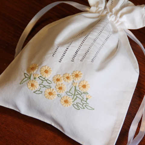 ベトナム手刺繍巾着袋　黄色い小花10個