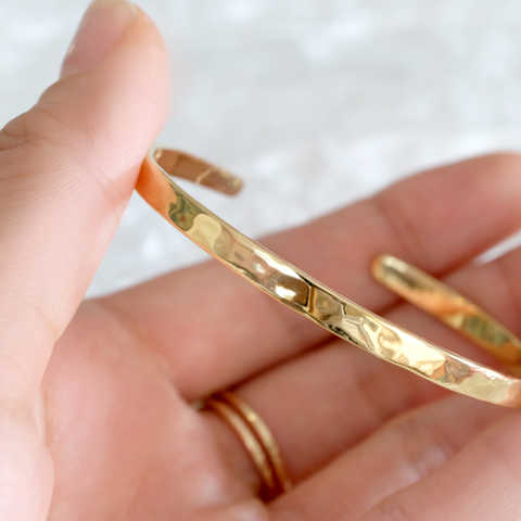 SLIMバングル：K18仕上げゴールド鎚目《刻印OK》
