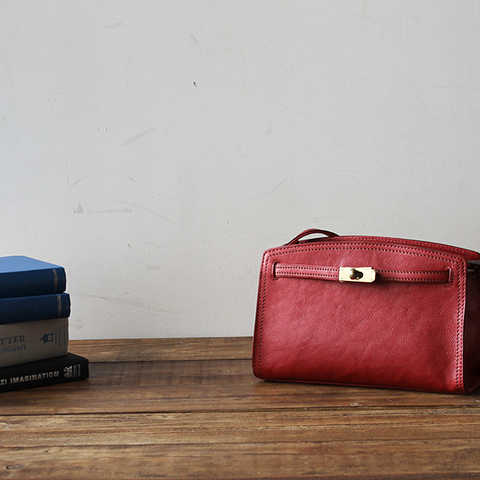 上品でクラシカルなデザインが魅力のショルダーバッグ。Dakota ダコタ オーリオ2 ショルダーバッグ 1033833