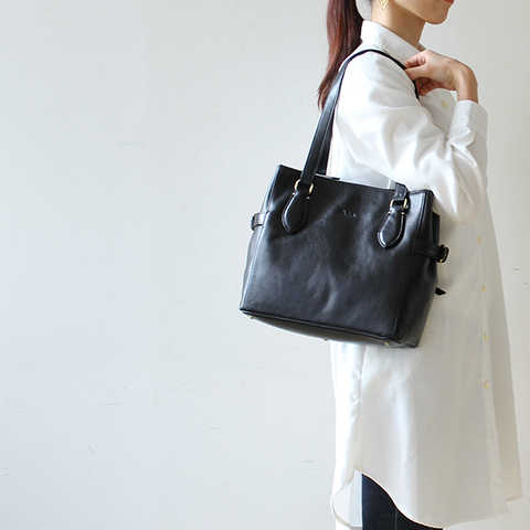 ファスナー使いの機能美がポイントのデイリーバッグDakota ダコタ レックス トートバッグ 1033761