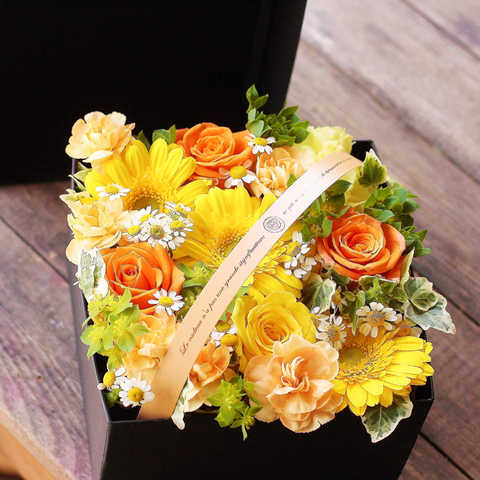 ボックスフラワー スクエア型 生花 ギフト サプライズ お誕生日 お祝い 母の日 指定日配達 プライムお急ぎ便 (指定日配送便, 【クール便】明るい感じ)