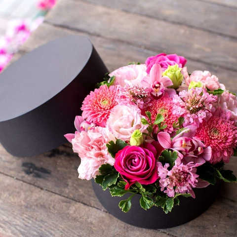【 クール便 】 アレンジメントフラワー ギフト サプライズ BOX フラワー ラウンド型 (ピンク 系) 生花