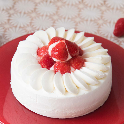 生クリーム苺デコレーションケーキ