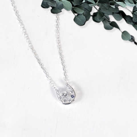 ダンシングストーン 馬蹄ネックレス