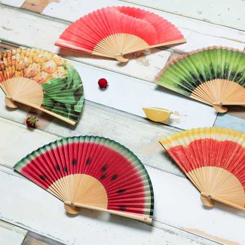 ほんのり香るフルーツ柄の扇子