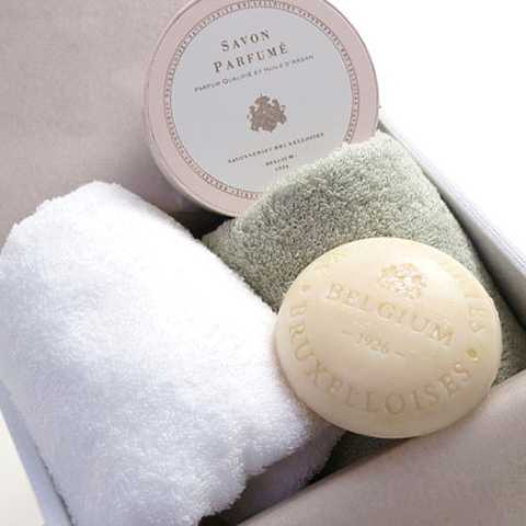 ギフトセット／「＋S」今治フェイスタオル(ホワイト×ライトグリーン)＆サボン・パフュメ　