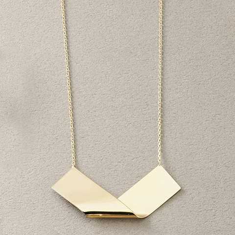 リュバンネックレス