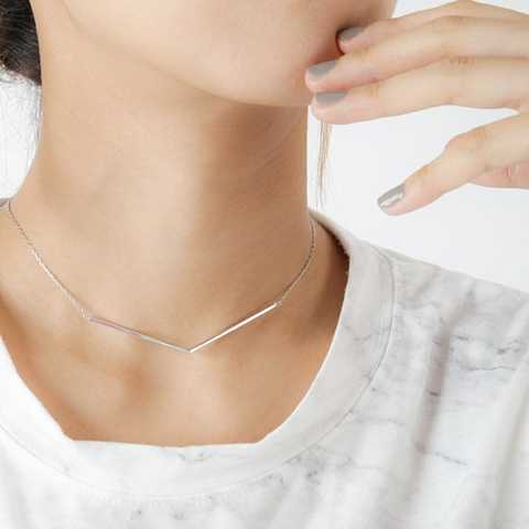 チョーカー Vライン