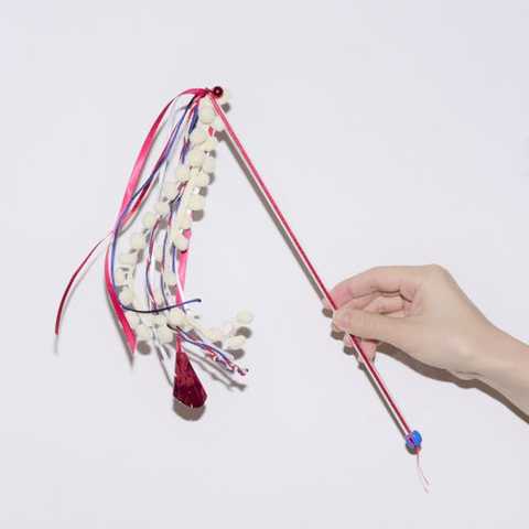 WHITE×RED トリコロール ぽんぽんリボンの猫じゃらし