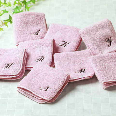 イニシャルハンカチ